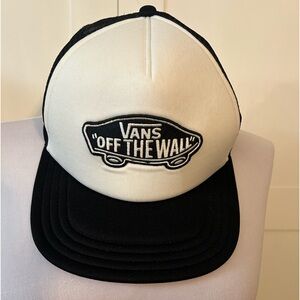 Vans Off The Wall Snapback Trucker Skateboard Cap Hat White and Black